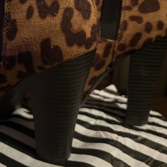 Madden Girl size 6 leopard ankle heeled boots - Picture 3 of 4